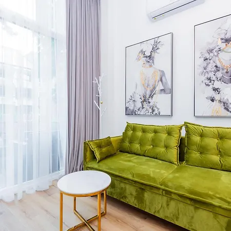 Zalia Kopa In Apartment *